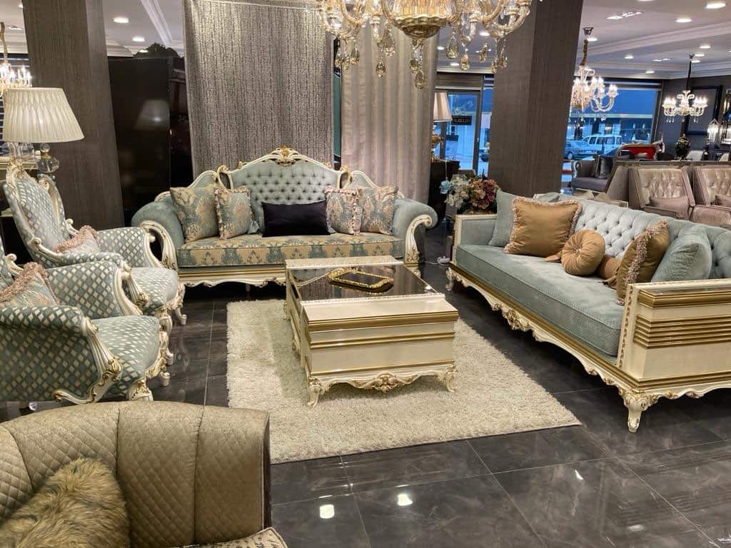 Luxurious Vintage Living Room Set with Coffee Table