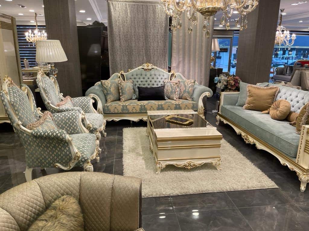 Luxurious Vintage Living Room Set with Coffee Table