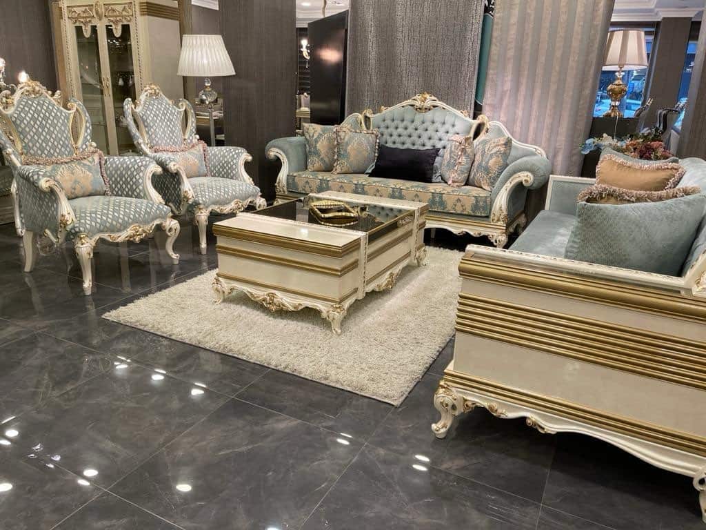 Luxurious Vintage Living Room Set with Coffee Table
