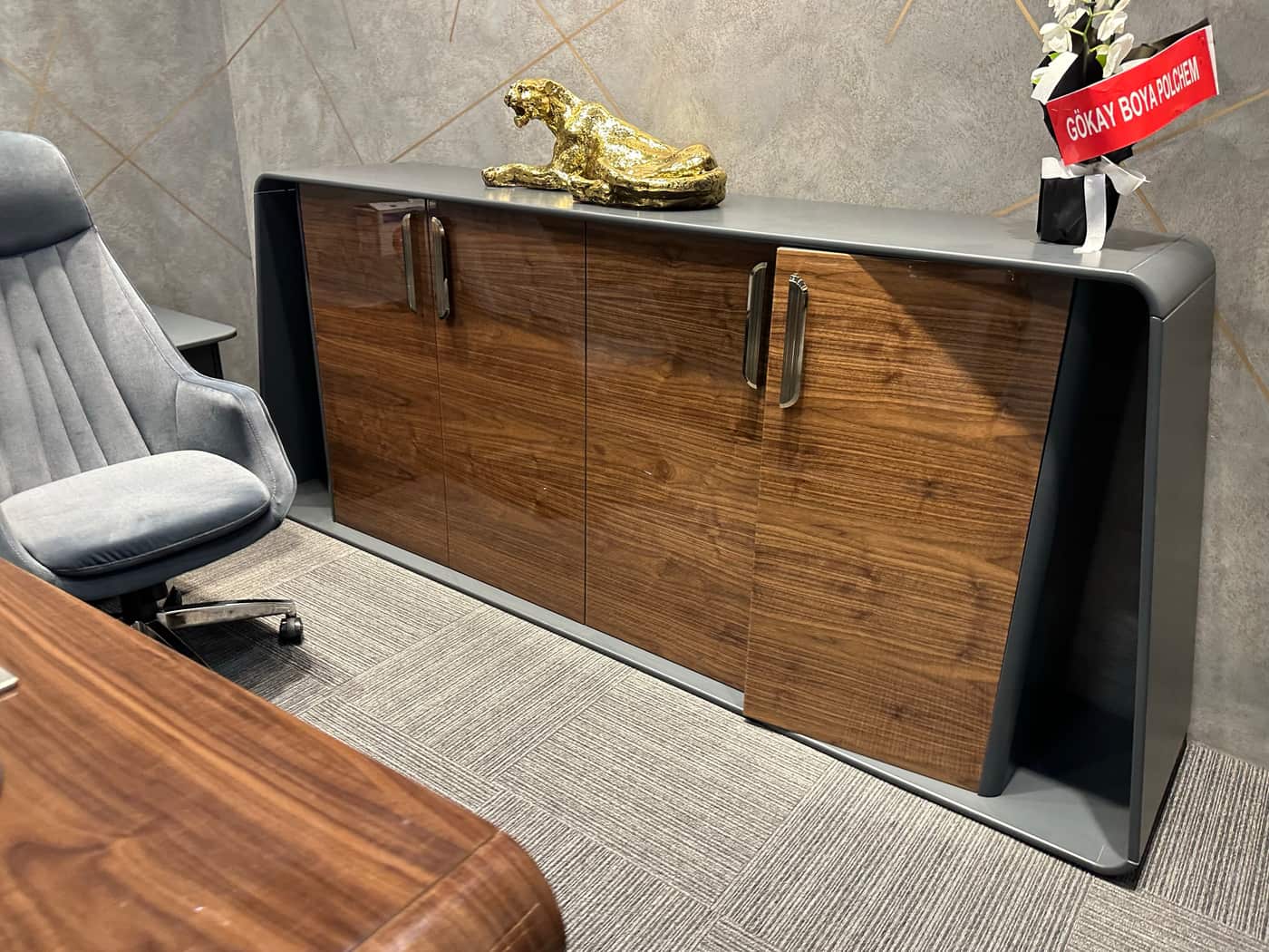 Elegant Modern Office Furniture Set