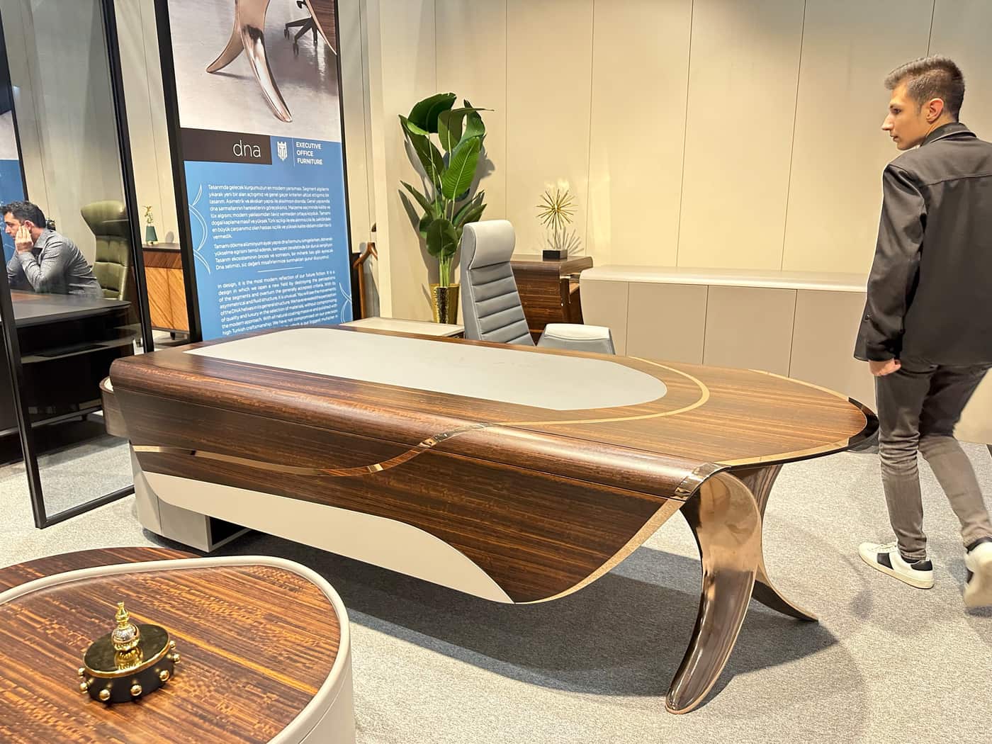 Luxury Executive Office Desk with Elegant Design