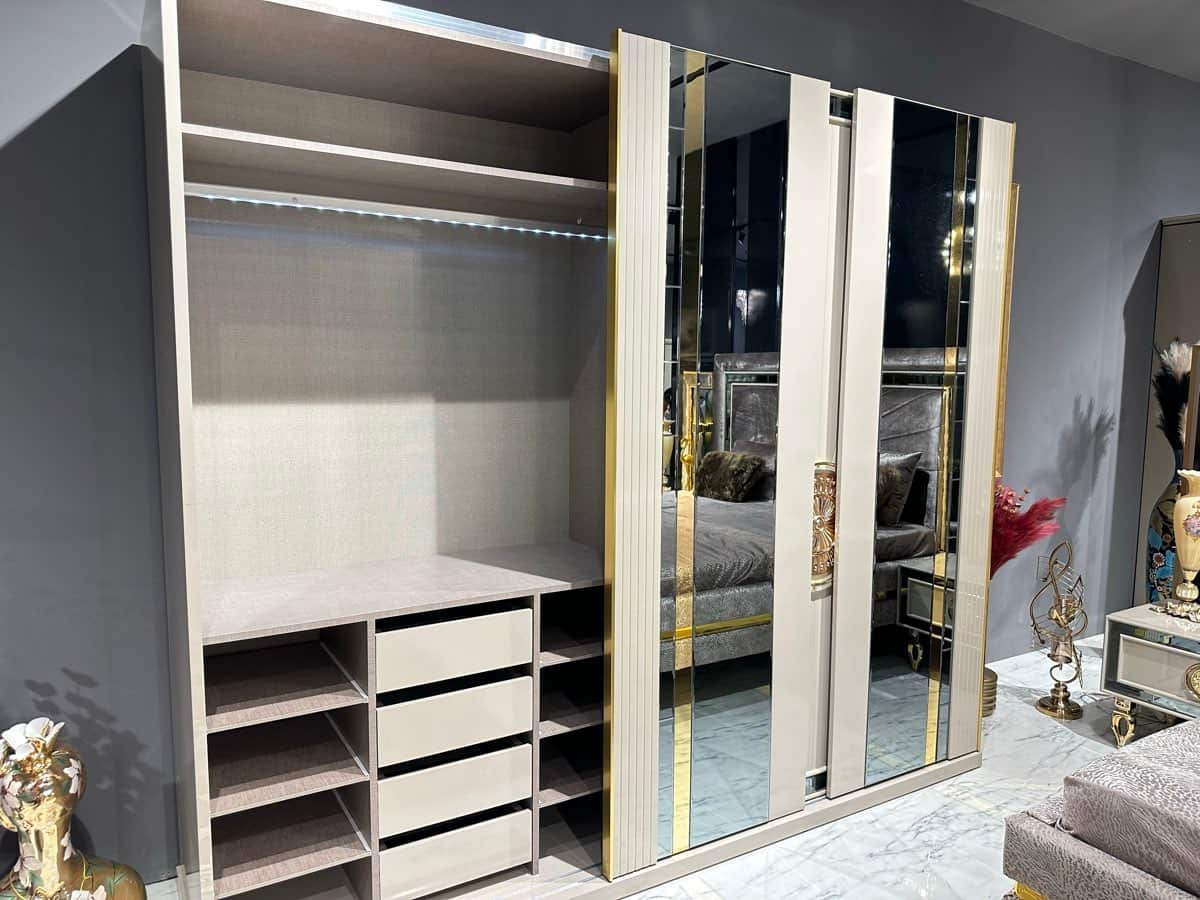Luxurious Modern Bedroom Set
