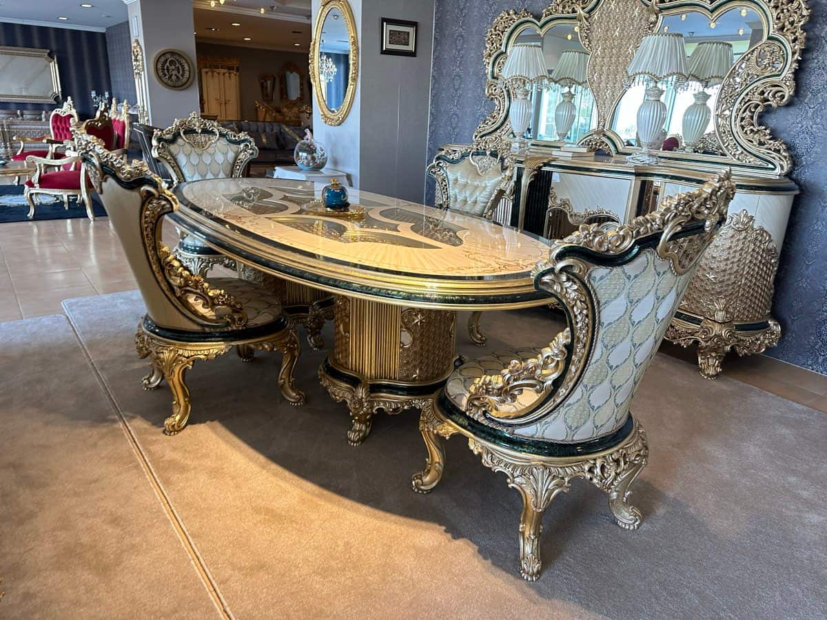 Luxurious Classic Living Room Set