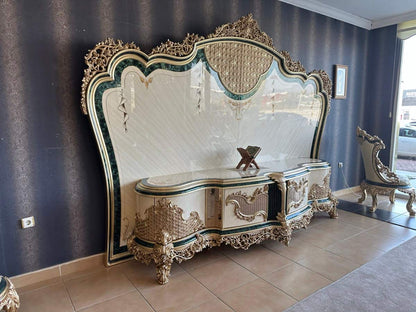 Luxurious Classic Living Room Set