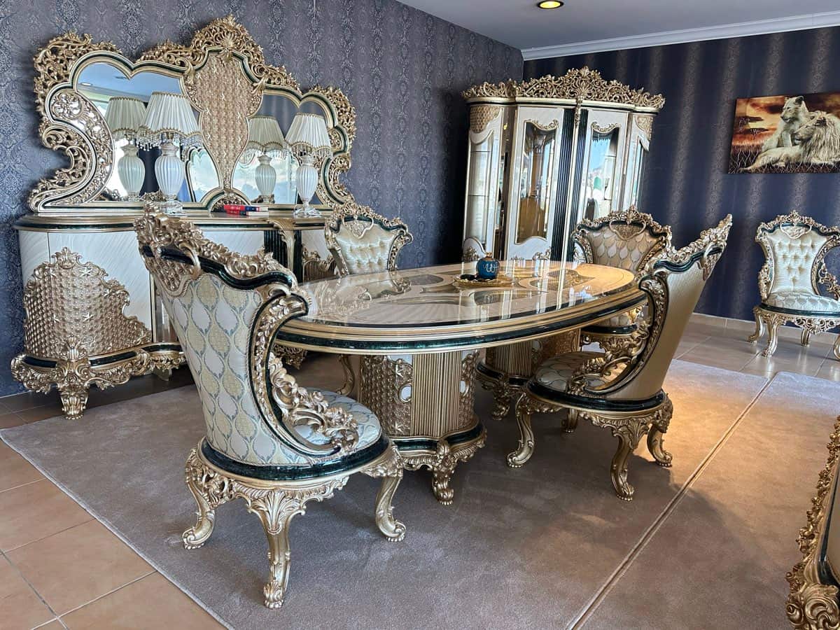 Luxurious Classic Living Room Set